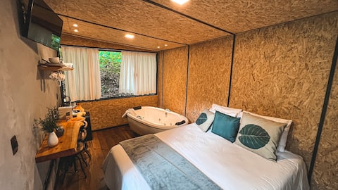 Popular Airbnb listing: Cabin with a delicious whirlpool | 200 meters from the center in Camanducaia