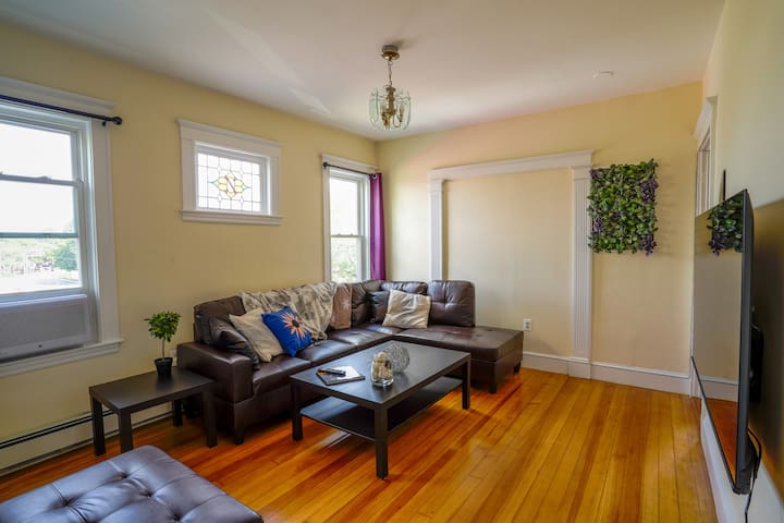 Entire 4-bedroom apartment in the heart of Boston