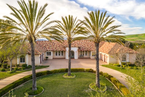 Central Coast Luxury-Pool/Pickleball/Putting Green
