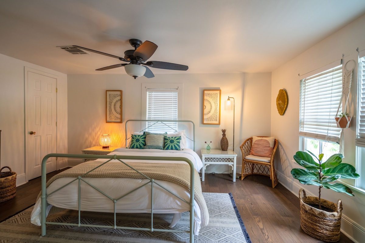 Upstairs Bedroom - queen sized bed