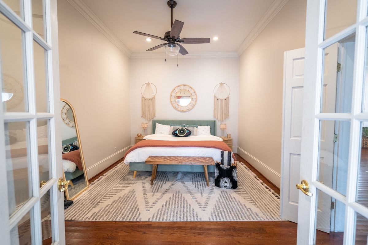 The master bedroom is located downstairs and comes complete with a king size bed as well as a 42inch smart TV as well as it's very own en suite bathroom.