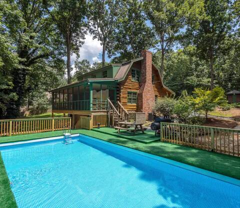 Cozy Cabin 4 Bdrm W/Pool & HotTub in metro Atlanta