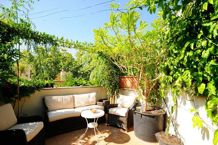 CHARMING HOUSE IN BARCELONA NEAR BEACH