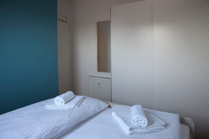 当我们的房客抵达时，床单已穿好衣服，每人可提供一条毛巾和浴巾。