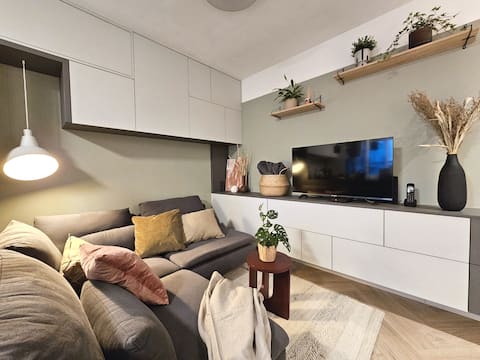 Popular Airbnb listing: Studio ArtApart with free parking spot in a garage in Stenjevec