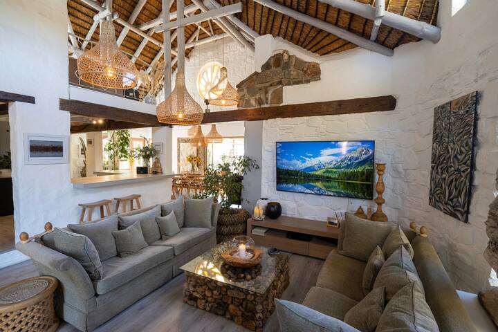 Chapmans Peak Lodge, Noordhoek, Cape Town. gallery image 5