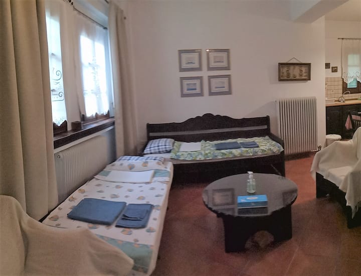 Легла Всекидневна диван