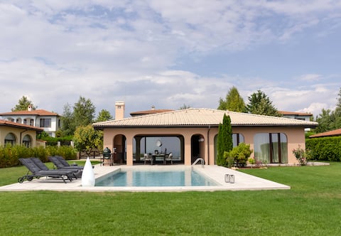 Luxury 4-bedroom Villa in Black Sea Rama Resort
