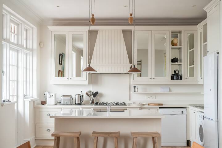 Penthouse in The Majestic Village, Kalk Bay gallery image 4