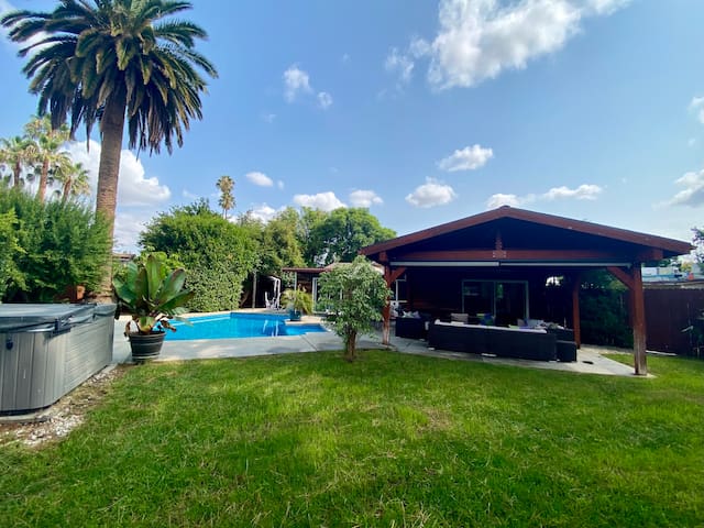 Cozy 3-bdrm villa with pool&tub