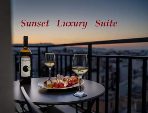 Popular Airbnb listing: Sunset Luxury Suite - Rooftop City Center in Περιφερειακή Ενότητα Ηρακλείου