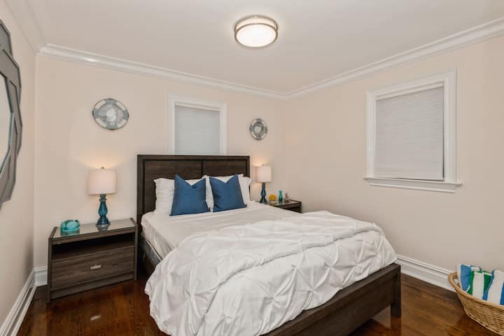 غرفة نوم في الطابق الرئيسي