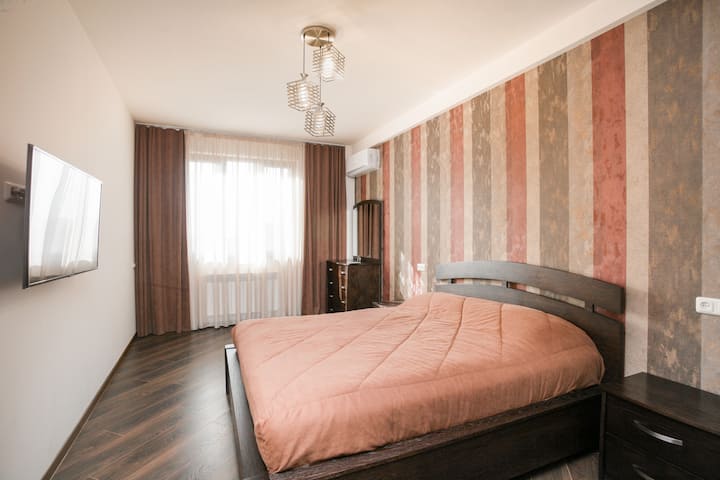 საძინებელი ორადგილიანი საწოლით