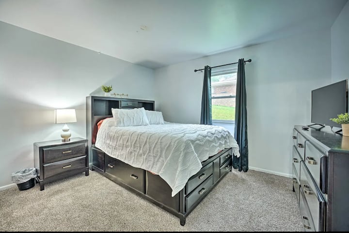 Spálňa s manželskou posteľou Queen 2