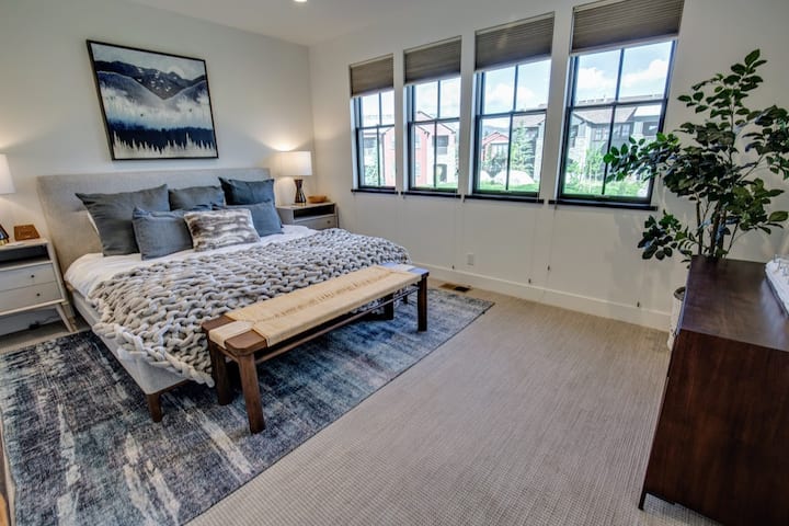 Downstairs Master Suite.
Small desk to use for workspace. Patio off of bedroom to the back deck.
