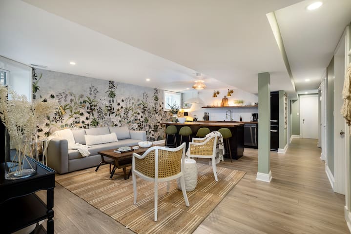 Andersonville’s Secret Garden: 2 beds, 1 bath