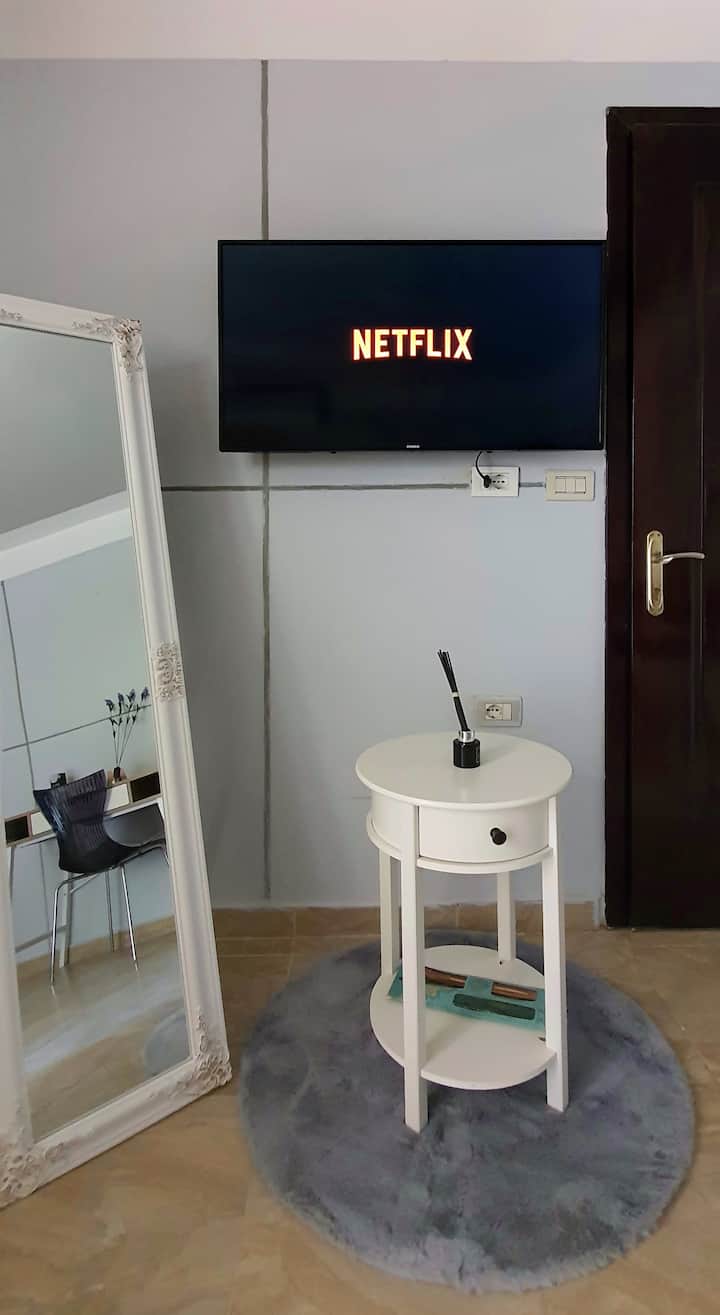 Central Location *Bllok Entire Unit With Balcony - Tirana