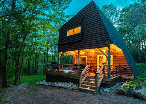 COZY CUB CABIN Brookside • Lake George, Hot Tub