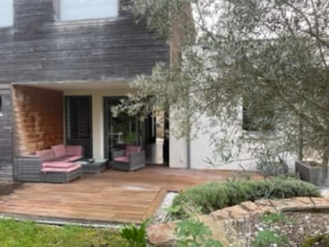 House with 4 independent bedrooms – Terrace + Parking
