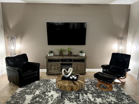 Top Airbnb: Spacious Home near Disney in Four Corners