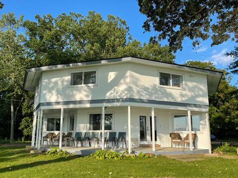 8 Lakes Lodge Waterfront On The Chain 7 Bedrooms