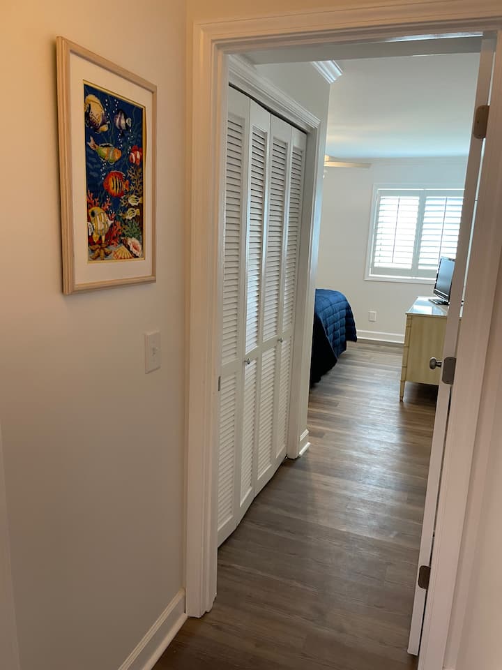Hallway between bedrooms