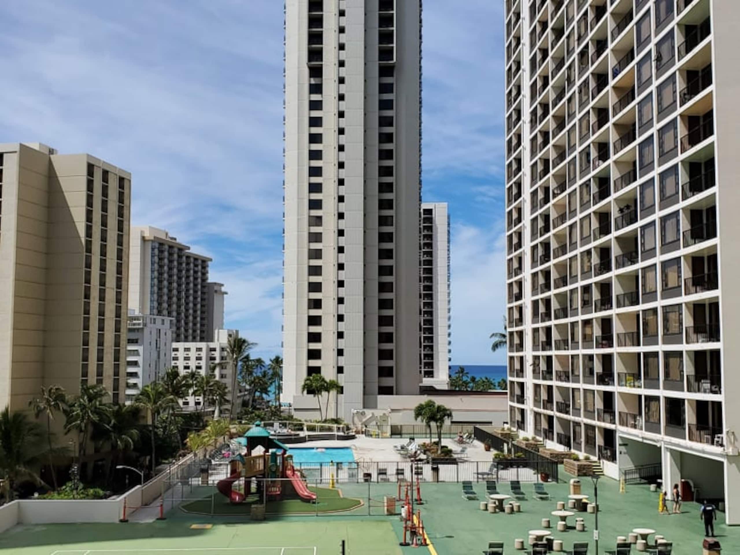 Condo in Honolulu · ★4.65 · 1 bedroom · 3 beds · 1 shared bath - Image 15