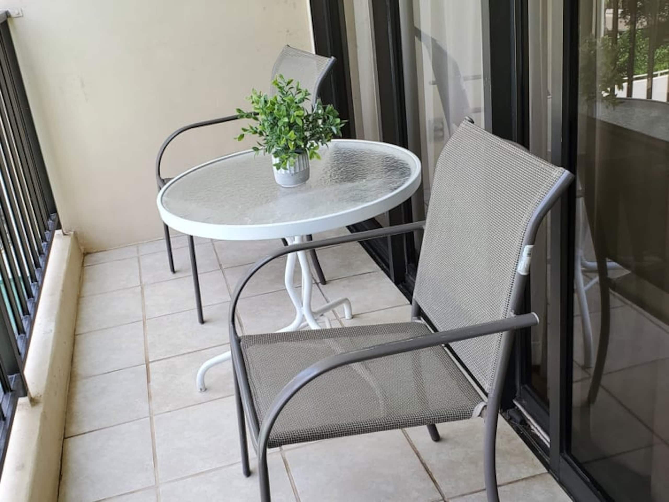 Condo in Honolulu · ★4.65 · 1 bedroom · 3 beds · 1 shared bath - Image 6