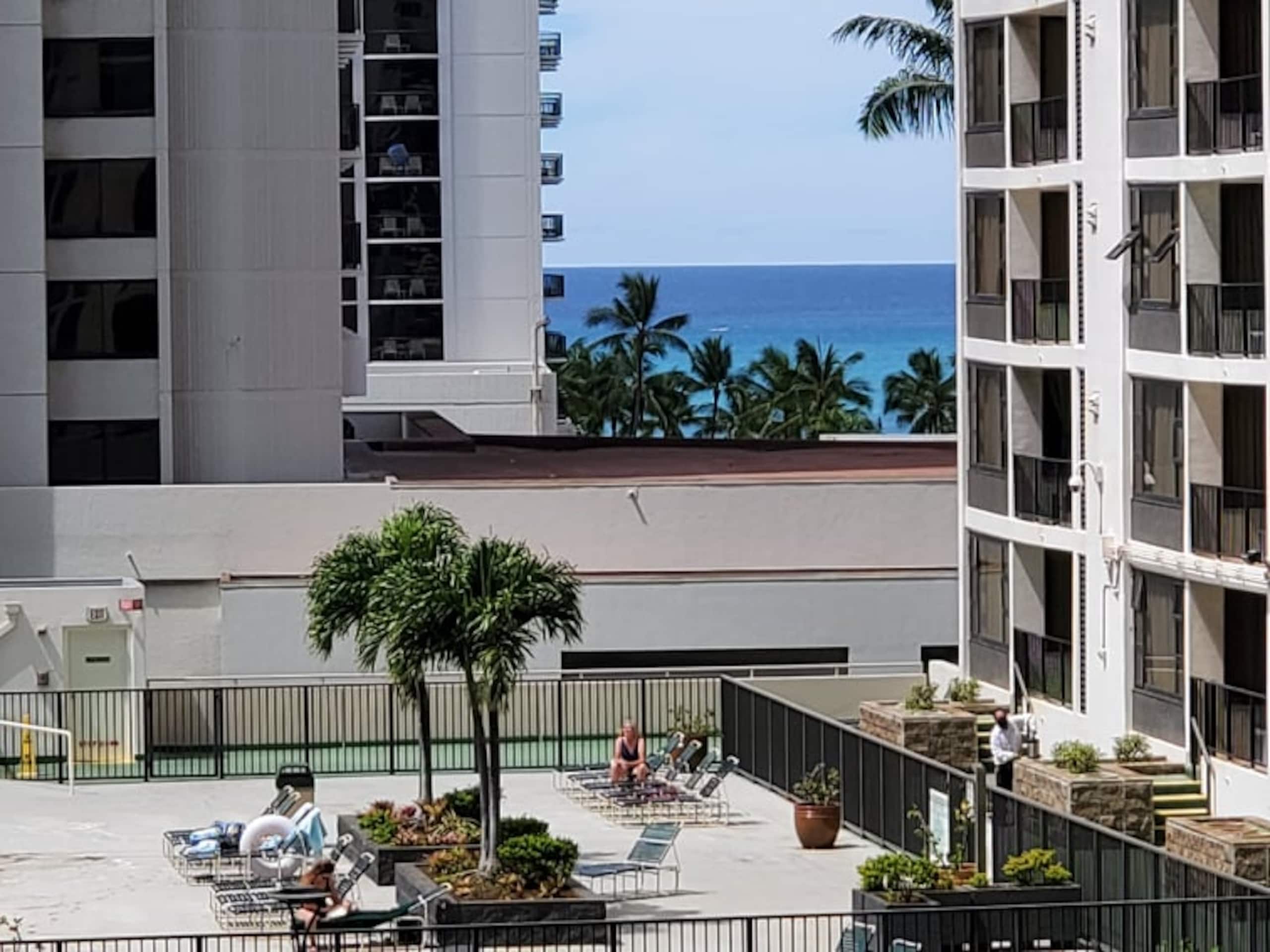 Condo in Honolulu · ★4.65 · 1 bedroom · 3 beds · 1 shared bath - Image 16