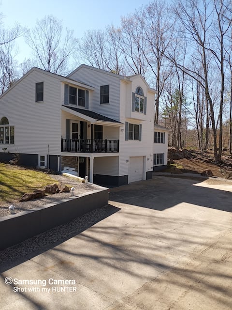 Coastal Contemporary 3brm,3bth, slp 9, 2min beach