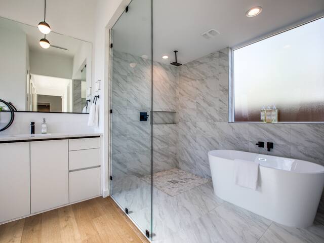 A Higher Frequency Off Henderson gallery image 3