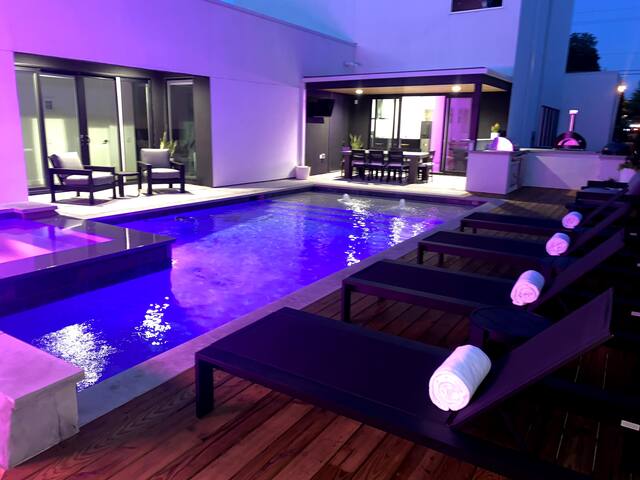 A Higher Frequency Off Henderson gallery image 5