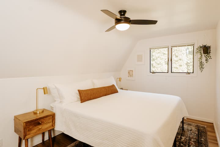 Master King Bedroom on 1st Floor