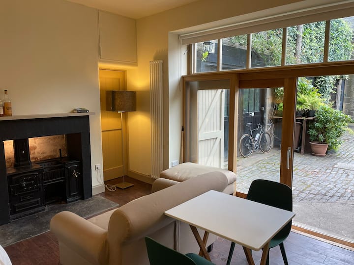 The Mews Stables, A Studio In Edinburgh's West End - Craigmillar Castle