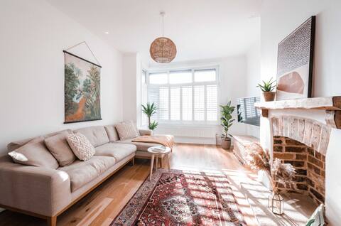 Popular Airbnb listing: Spacious 2 Bed Harrogate Terrace near Kings Rd in Killinghall