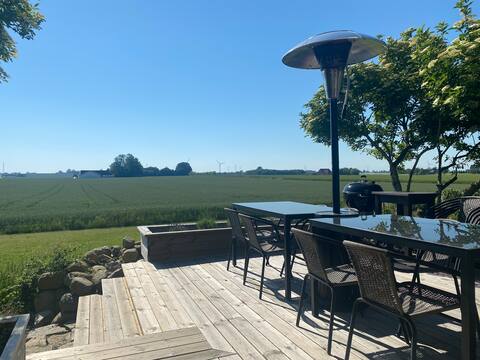 Villa & wood-fired hot tub in Österlen