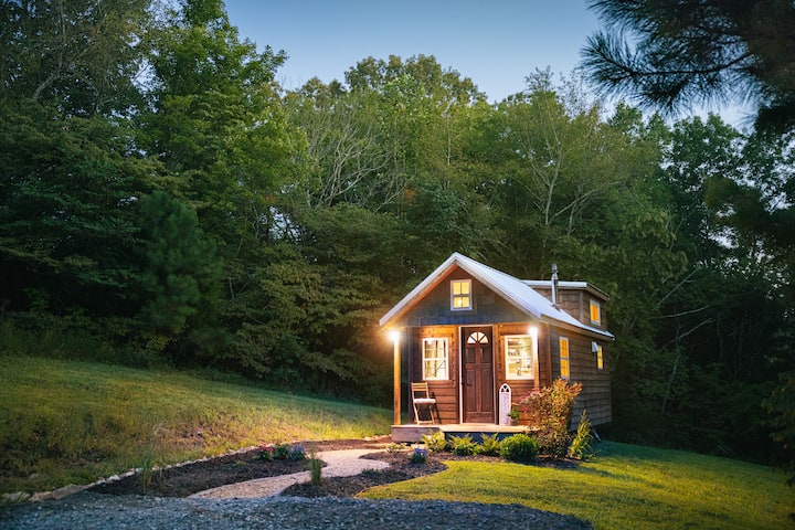 Cozy Tiny House on 13 Acres w/ Fire Pit - Tiny houses for Rent in