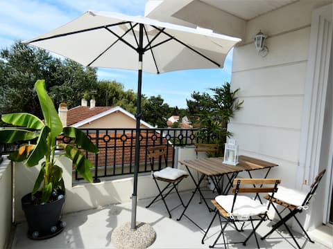 1-Bedroom Cozy Apartment with Terrace, Air-Conditioning, and Fiber-Optic Internet for 4 People in Bo