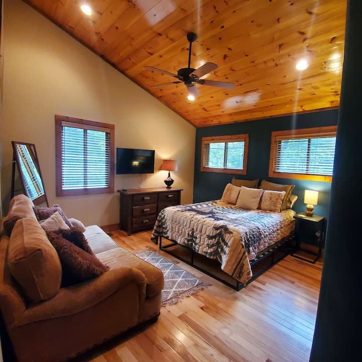 Bedroom 2: Queen bed, sofa, Smart TV. 