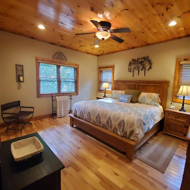 Master bedroom - located on the main floor. Features a King Bed & en-suite bathroom with walk-in closet. 
