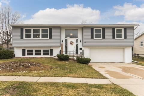 Moxie Bungalow-
4 bedroom, 2.5 bath home