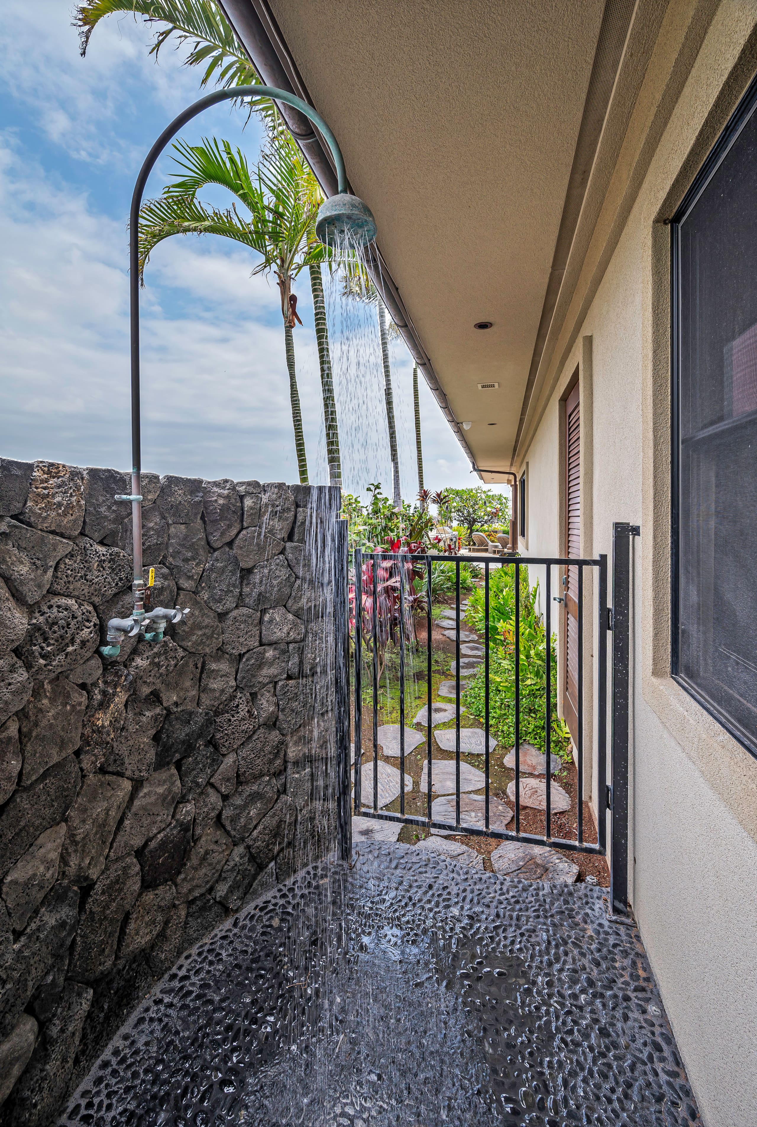 Home in Kailua-Kona · ★5.0 · 5 bedrooms · 5 beds · 7 baths - Image 56