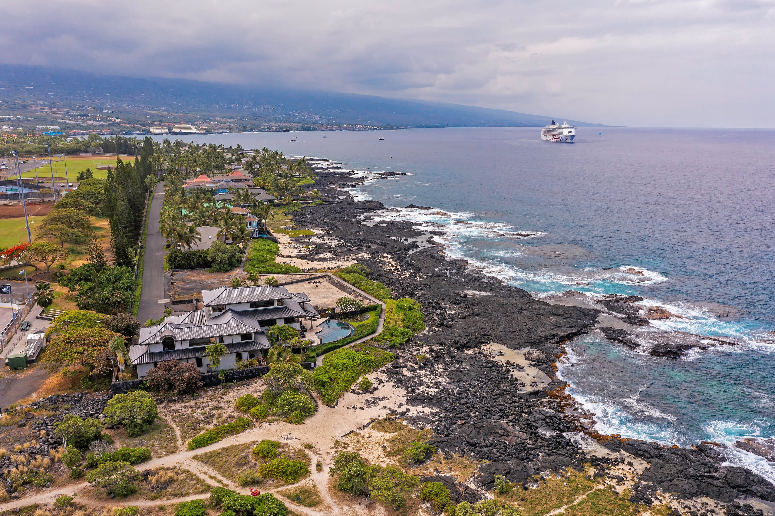 Home in Kailua-Kona · ★5.0 · 5 bedrooms · 5 beds · 7 baths - Image 60