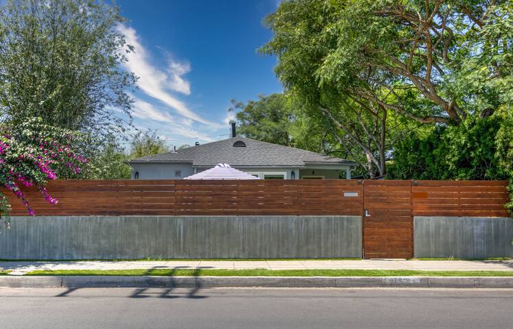 Stunning Venice Hideaway w/Private Yard & Deck! gallery image 5