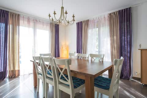 5 bedroom villa with the pool very near the sea.