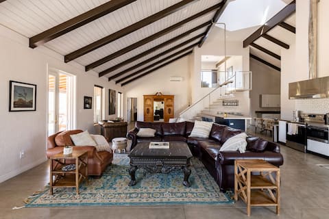 Top performing Airbnb: JOSHUA TREE TOWER - WALK to JTNP & Private Hikes! in Joshua Tree