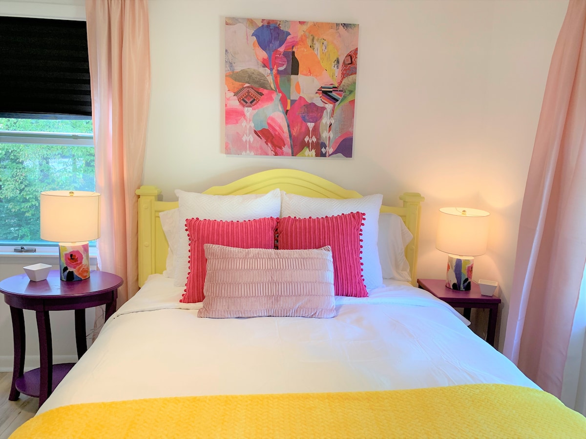 2号卧室配备全新的标准双人床。