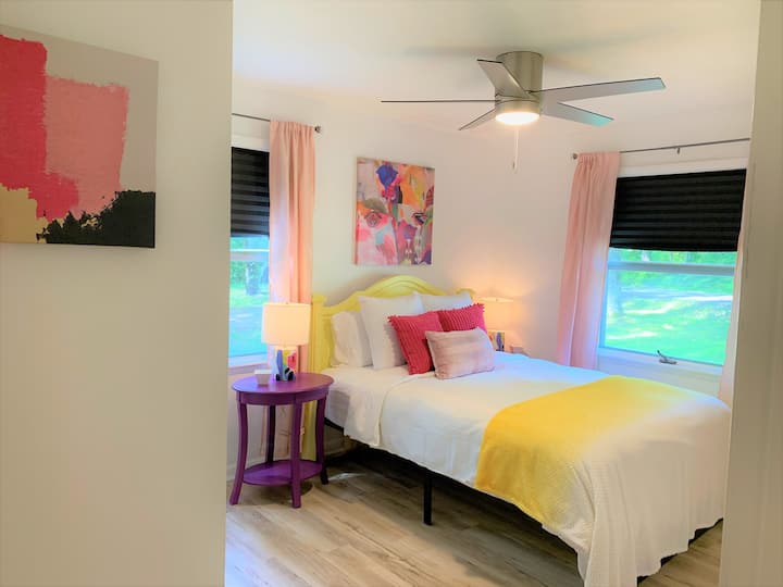 Поглед кон втората спална соба од вратата