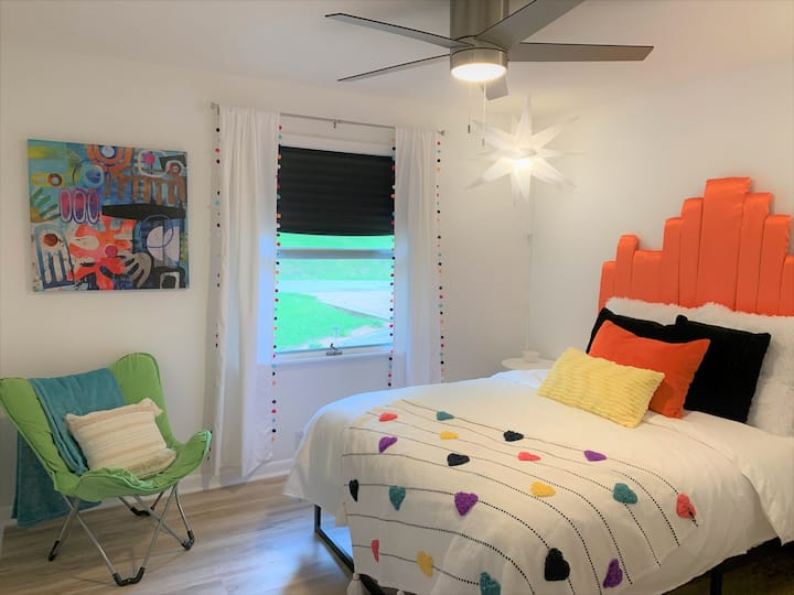 Спална соба 1 со сосема нов брачен кревет (брачен кревет).