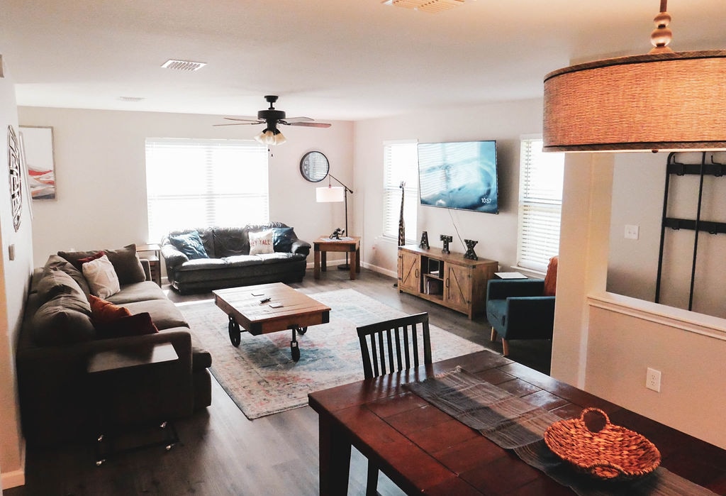 Top Airbnb: Spacious Relaxing 3BR Home : Close to DT & Airport in Austin